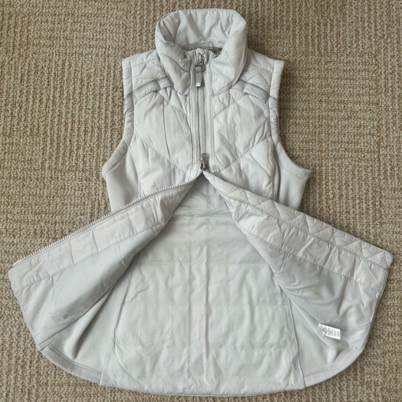 Athleta Rock Ridge Primaloft Vest in Moonlight Grey Blue Silver - Size XXS - Picture 4 of 13